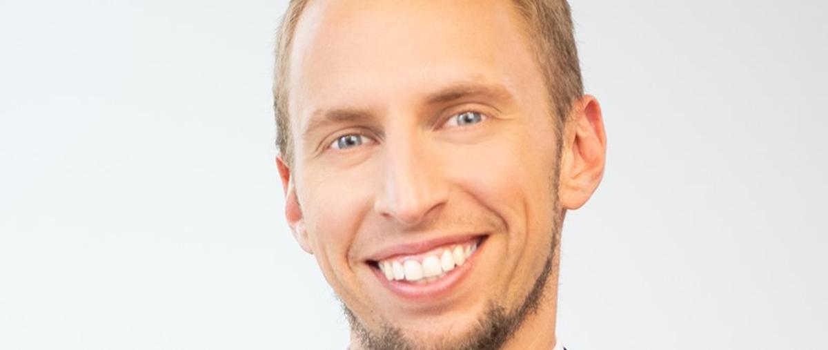 Raphael Valenta (33) kehrt in das Gesellschaftsrechtsteam von KWR zurück. Der Jurist spezialisiert sich u. a. auf M&A-Transaktionen.