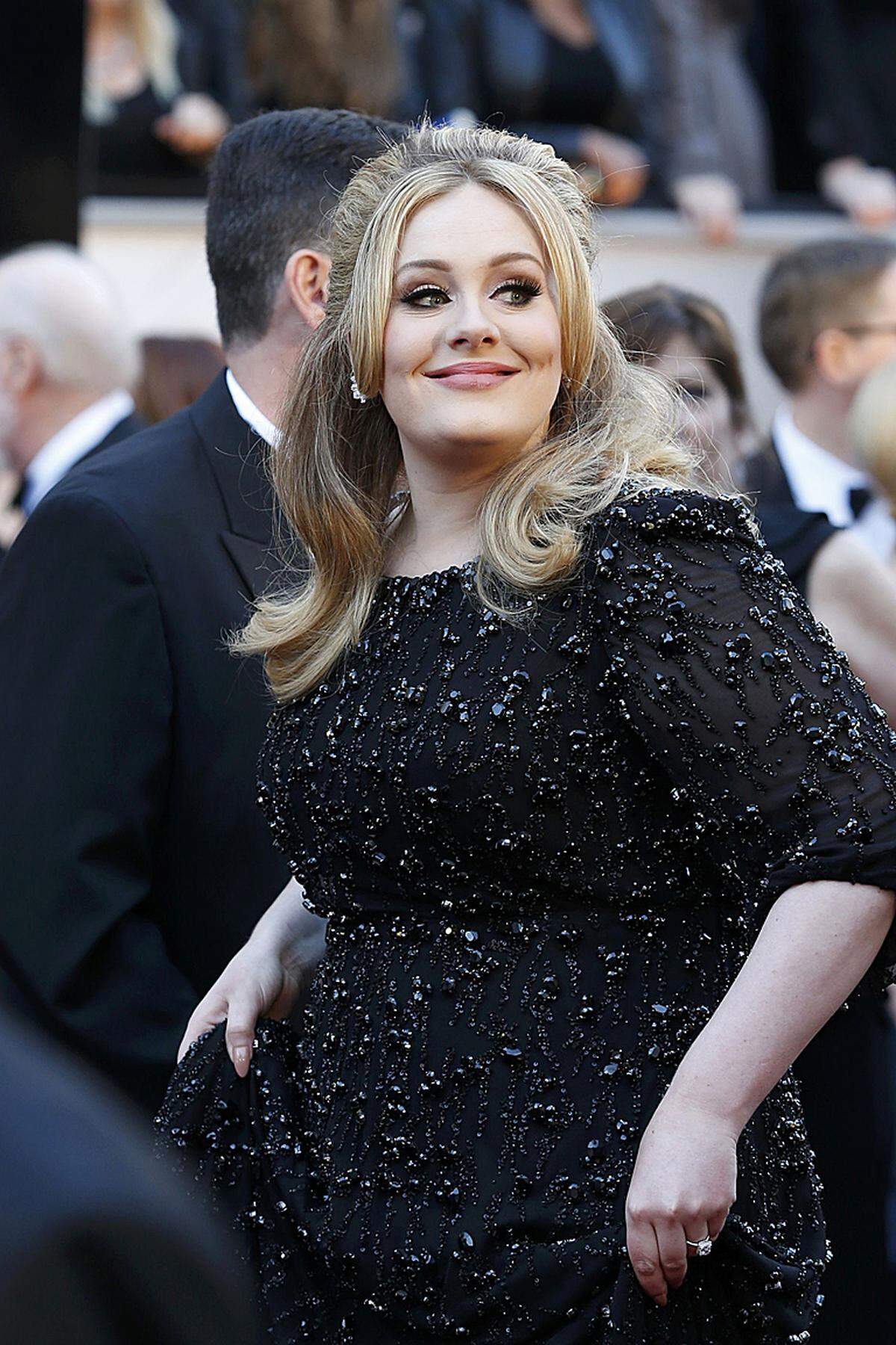 Adele sang den Song aus dem jüngsten James Bond-Film "Skyfall" live.