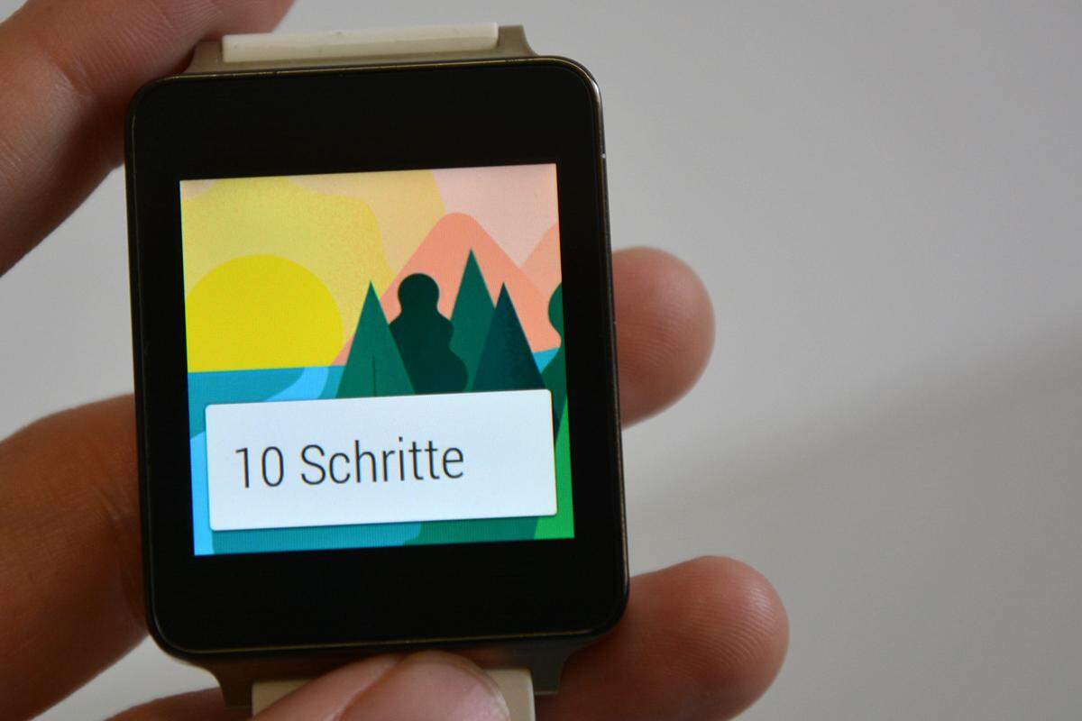 „Ab Werk“ bietet die Smartwatch zudem einen Schrittzähler, ...