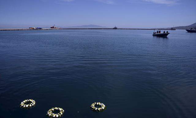 Wreaths of flowers were thrown by Pope Francis, Patriarch Bartholomew and Archbishop Jerome, float in the port of Mytilene in memory of the migrants died at sea trying to reach Europe on the Greek island of Lesbos