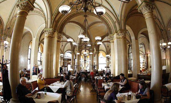 Das Cafe Central ist eine Instanz der Wiener Kaffeehausszene. War früher alles besser?