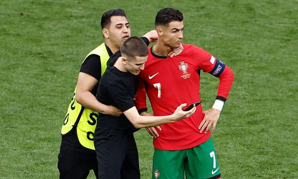 Ronaldo, not amused. 