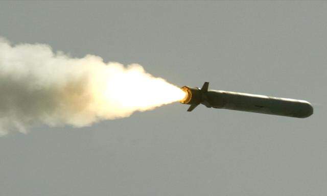 Archivbild: ein Tomahawk-Marschflugkörper, aufgenommen 2003 über dem Roten Meer.