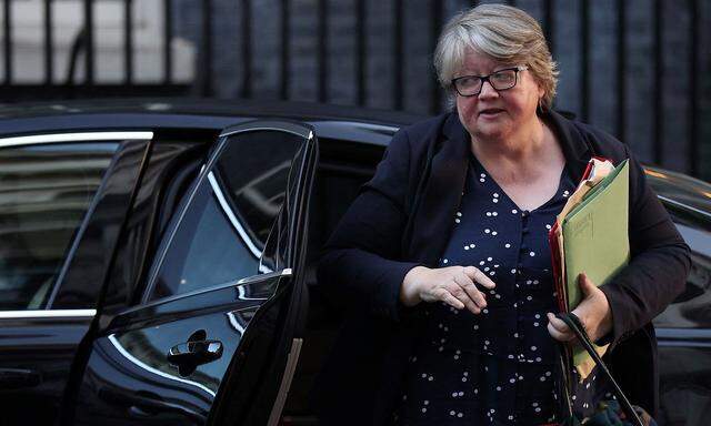 Die britische Gesundheitsministerin und stellvertretende Premierministerin Therese Coffey trifft zur wöchentlichen Kabinettssitzung in der Downing Street 10 in London ein, 11. Oktober 2022.