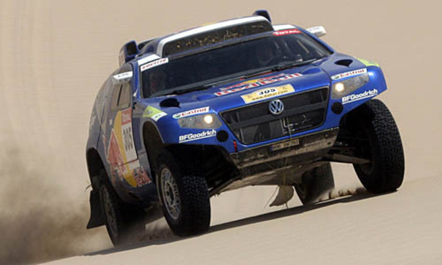 Giniel de Villiers hat die Konkurrenz bei der Dakar im Griff.