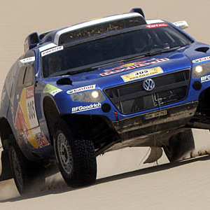 Giniel de Villiers hat die Konkurrenz bei der Dakar im Griff.