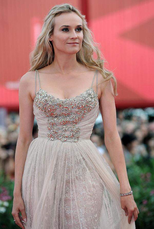 Sie konnte den Hauptdarstellerinnen die Show stehlen - Diane Kruger betrat den roten Teppich am Lido in Elie Saab Haute Couture.