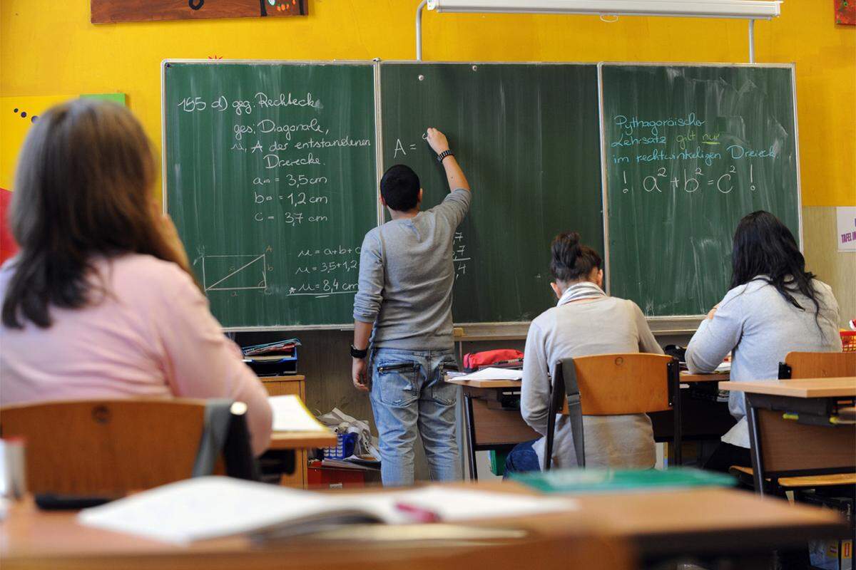 Androsch dürfte sich die Sache einfacher vorgestellt haben, es gab aber Startschwierigkeiten: Konkrete Inhalte ließen auf sich warten, Unterstützer sagten ab, schließlich enstand sogar eine Gegenbewegung.