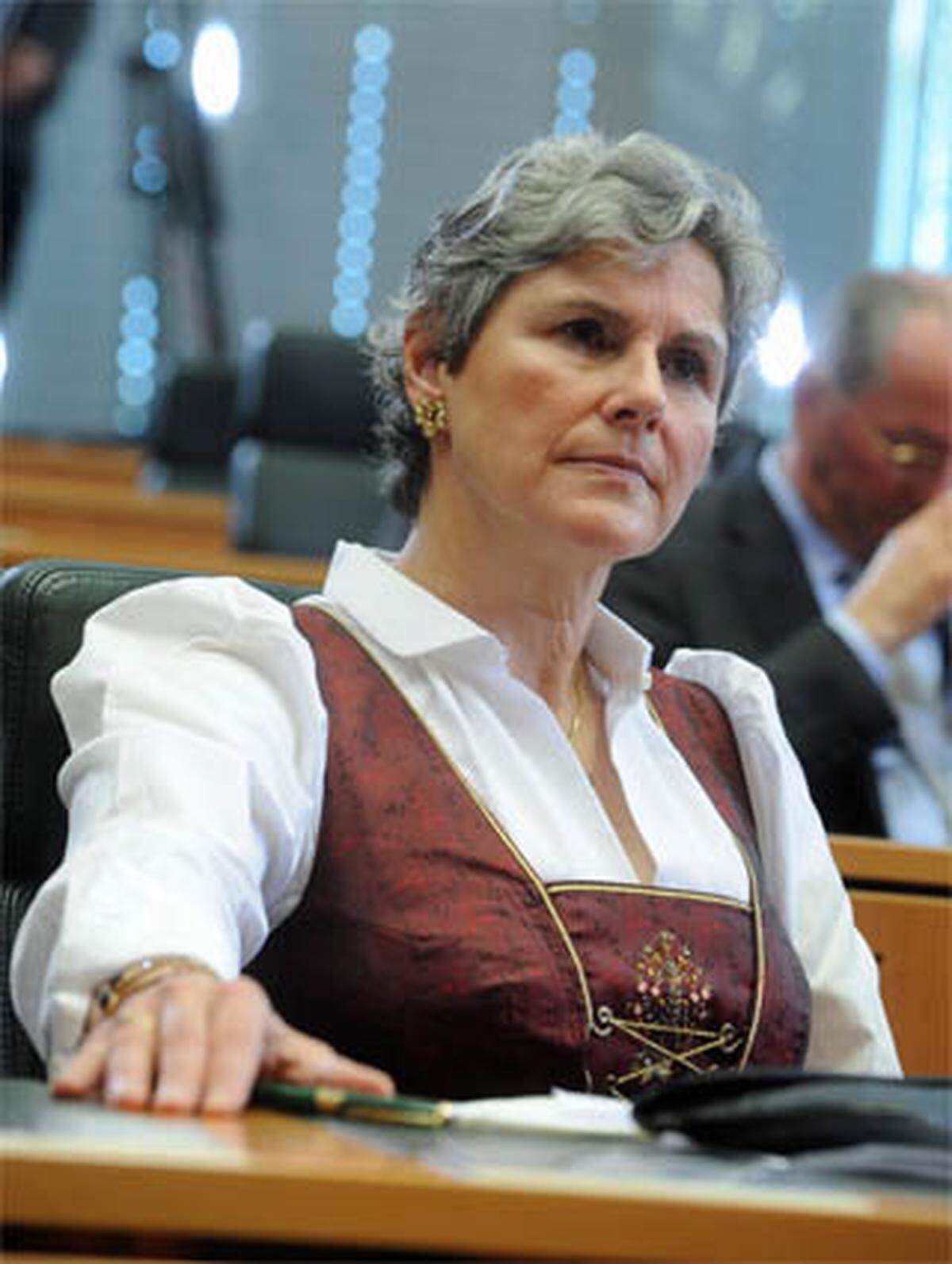 Die FPÖ Niederösterreich will zwar, dass das Erstaufnahmezentrum in Traiskirchen entlastet wird. Das soll aber durch ein "Abstellen des Missbrauchs" erreicht werden, sagt FP-Chefin Landesrätin Barbara Rosenkranz. Ein weiteres Zentrum brauche Österreich nicht.