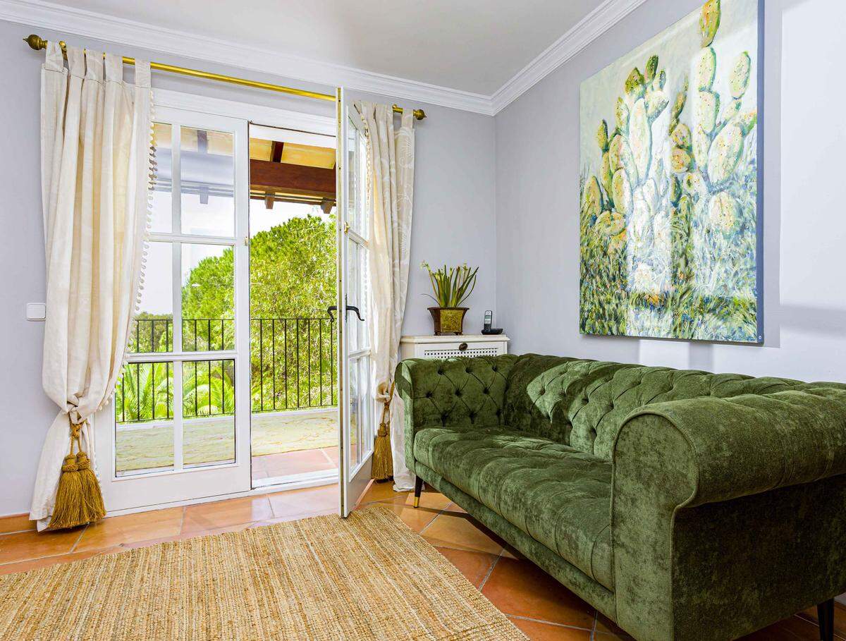 2019 ließ Kretschmar, der 22 Jahre lang mit seinem Ehemann Frank Mutters auf der Baleareninsel lebte, das Anwesen im Stil einer provenzialischen Villa renovieren.