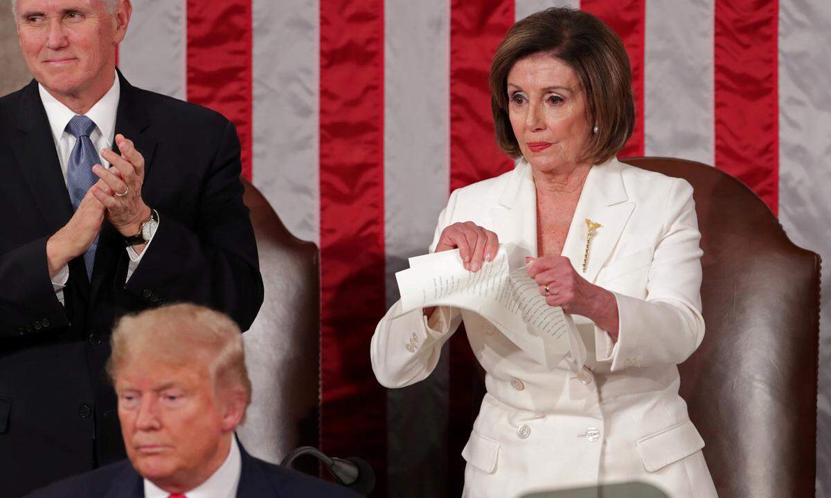 4. Februar. Eine der demonstrativsten Gesten des Jahres: Nancy Pelosi zerreißt die Rede zur Lage der Nation von US-Präsident Donald Trump im US-Kongress. 