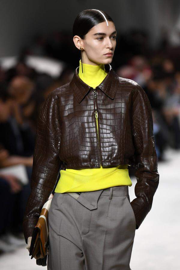 Die Kollektion von Fendi war voller statuenhafter Looks.