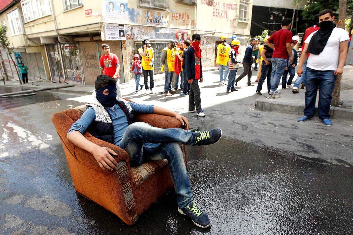 Demonstrationen gegen die türkische Regierung in Istanbul nach dem verheerenden Grubenunglück von Soma, bei dem 301 Menschen starben.