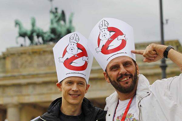 Weiter: Bilder von der Demo gegen den Papst