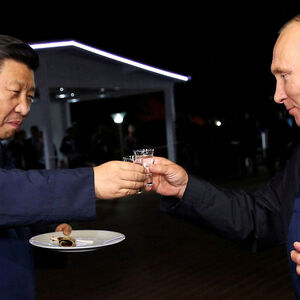 Ein Bild aus vergangenen Tagen: Chinas Staatschef, Xi Jinping, mit dem russischen Präsidenten, Wladimir Putin, bei einem Wirtschaftsforum in Wladiwostok. 