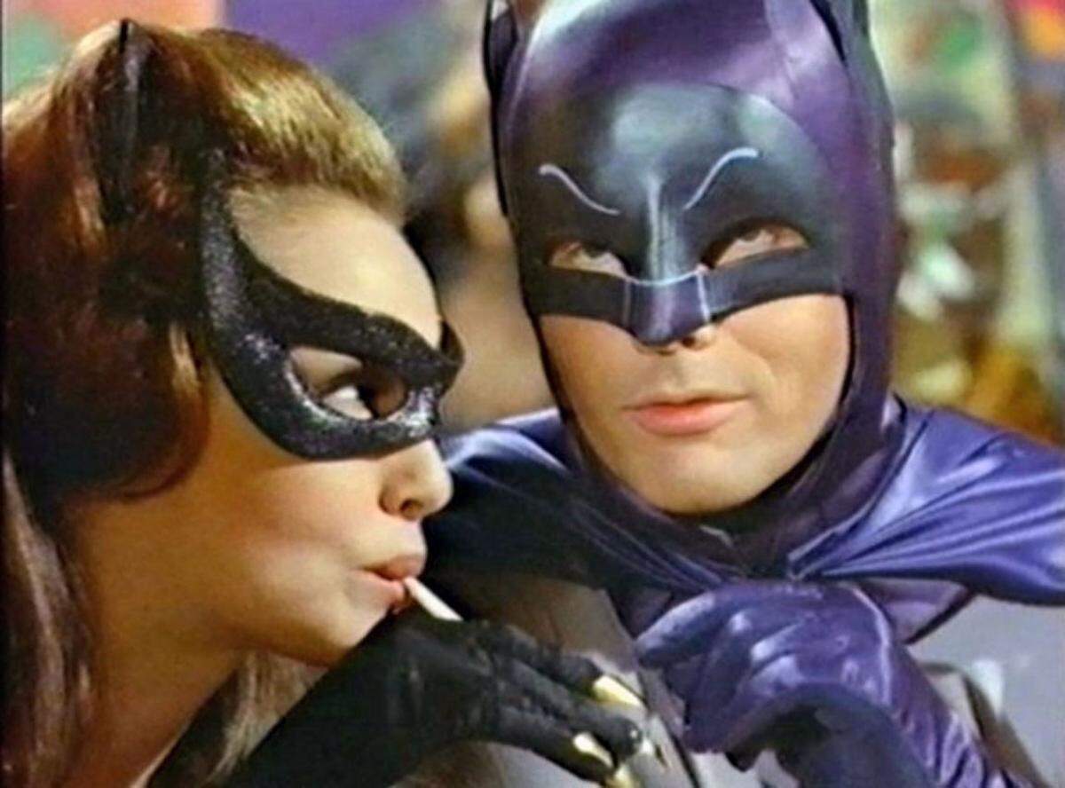 Sie ist die Mutter aller Catwomen. Mitte der 1960er-Jahre trat die Schauspielerin und Tänzerin als Catwoman in den ersten beiden Staffeln der Fernsehserie "Batman" auf.