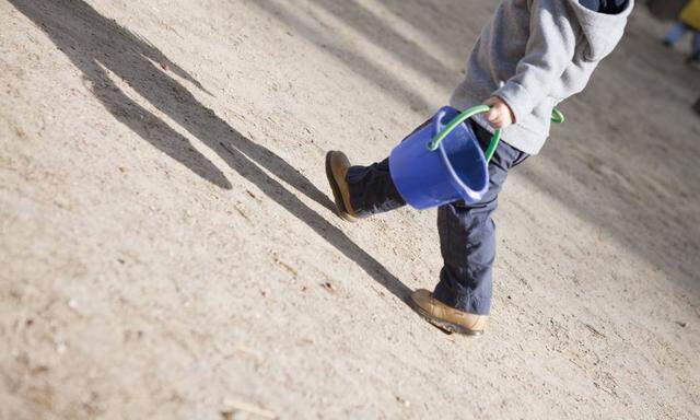 Symbolbild: Kind am Spielplatz