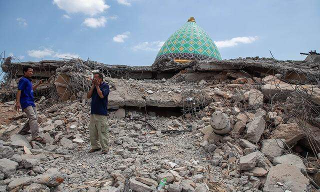 Heftige Erdbeben erschütterten Indonesien