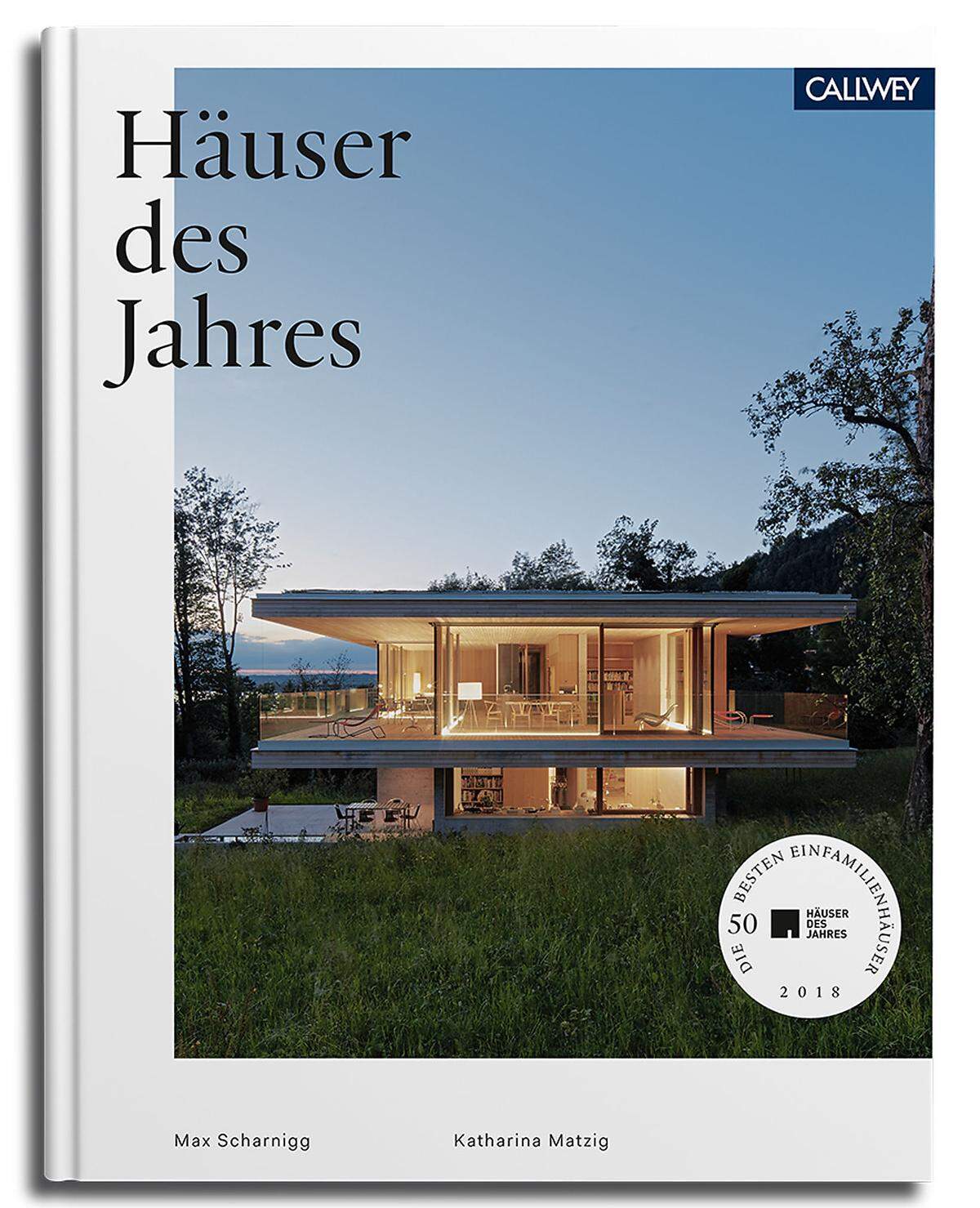 Das Buch zum Wettbewerb präsentiert die 50 besten Häuser - mit zahlreichen Fotos, Lage- und Architektenplänen sowie Projektbeschreibungen aus der Feder von Architekturjournalistin Katharina Matzig sowie Peter Cachola Schmal, Direktor des Deutschen Architekturmuseums sowie Jury-Vorsitzender. Erhältlich im gut sortierten Buchhandel um 61,70 Euro, erschienen im Callwey Verlag. > > Mehr zum Wettbewerb unter: haeuser-des-jahres.com  