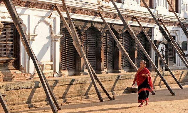 National Art Museum. Stützpfeiler dominieren das Stadtbild in Bhaktapur.