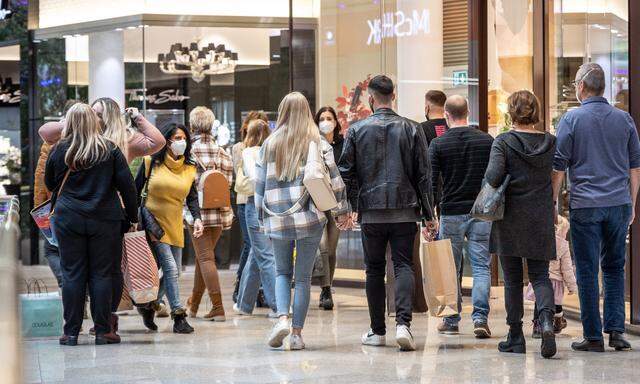 Welche Folgen hat der Teillockdown auf die Umsätze der Unternehmen (im Bild das Einkaufszentrum Pasching)? Diese Frage ist für neue Hilfen entscheidend