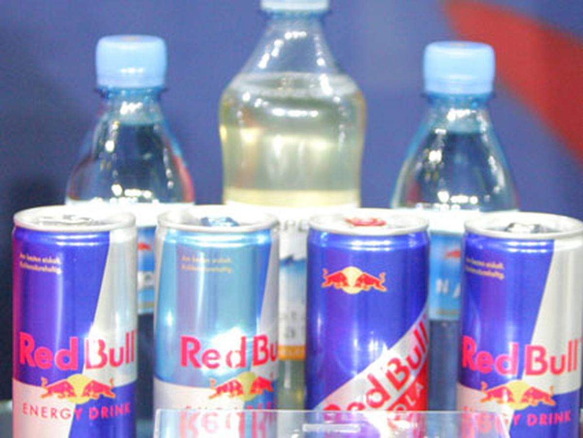 Red Bull ist Weltmarktführer bei Energy Drinks und gleichzeitig eine der bekanntesten und wertvollsten Marken des Landes. Derzeit versucht aber der Getränkegigant Coca Cola, mit "Burn" am Markt mitzunaschen.