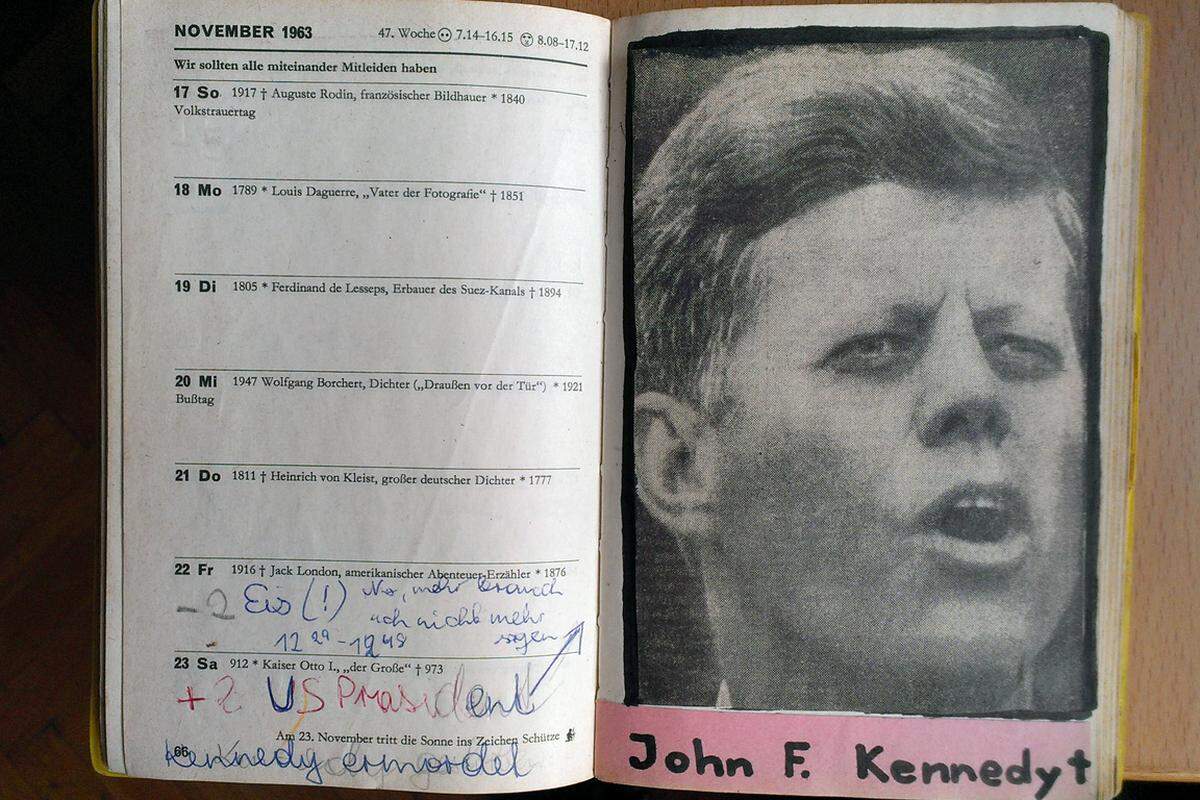 "US-Präsident Kennedy ermordet", schrieb der damals 12-jährige Eugen Freund am 22. November 1963 in seinen Kalender (Bild). "Wir saßen in St. Kanzian am Klopeinersee um unser Radiogerät - mein Vater mit dem weißen Ärztemantel", erinnert sich der ORF-Moderator anlässlich des 50. Jahrestag des Attentats gegenüber DiePresse.com. Freunds Familie drehte "ständig am Senderad, um mehr zu erfahren". Ihn selbst habe das sehr mitgenommen, "sonst hätte ich nicht aus der Zeitung ein Foto von JFK ausgeschnitten und eingeklebt".(Von Hellin Sapinski)