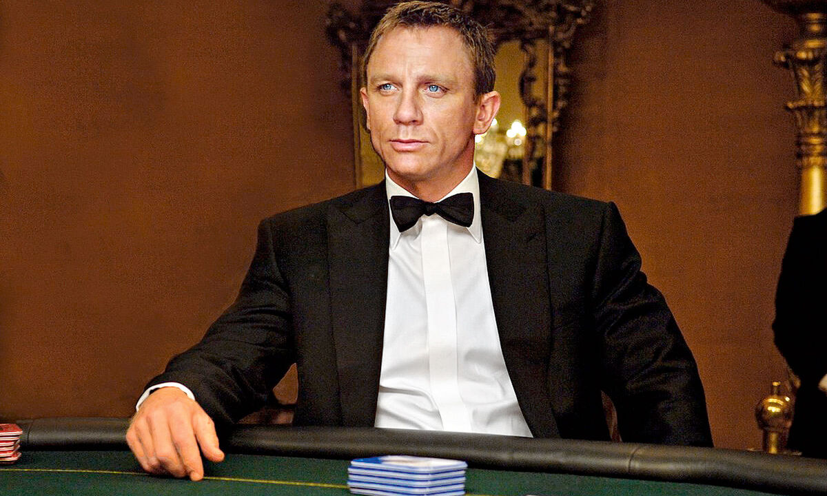 JAMES BOND. Das Aushängeschild von Glücksspiel­fetischismus.