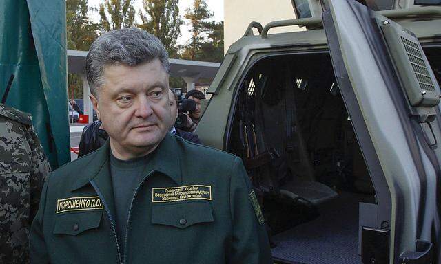 Poroshenko inspects an armoured personnel carrier during his visit to the base of a mobile border detachment in Kiev