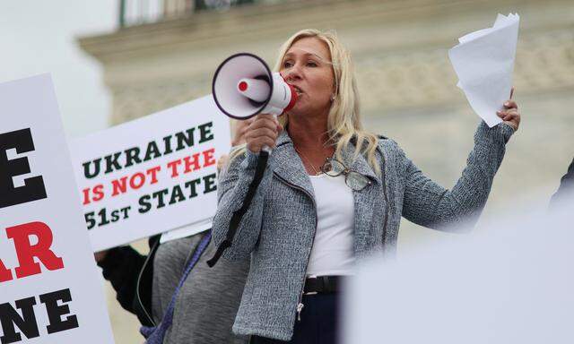 Marjorie Taylor Greene am Dienstag beim Protest vor dem Kapitol: Sie prangert die US-Hilfen für die Ukraine an.