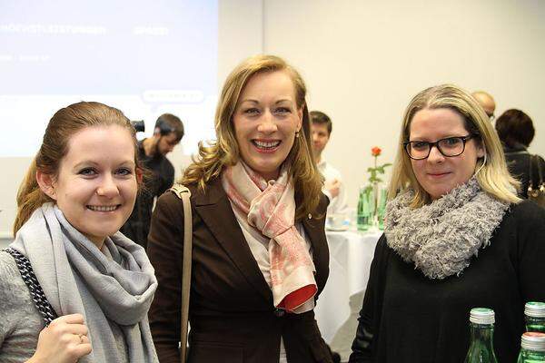 Julia Haselhofer (Accenture), Ruth Bankosegger (Wiener Rotes Kreuz) und Raphaela Jordao ("Die Presse"),