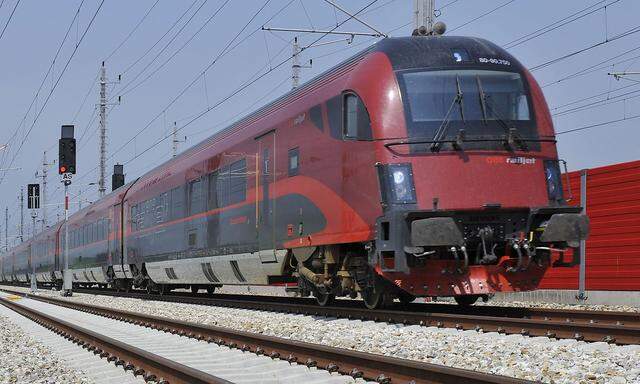 Archivbild. So wie auf der Westbahn teils schon möglich, sollen Railjets ab 2023 auch zwischen Wiener Neustadt und Wien Tempo 200 fahren können - auf der ausgebauten Pottendorfer Linie.