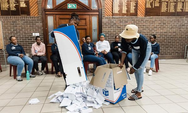 Bei der Parlamentswahl in Südafrika am Mittwoch waren rund 27,6 Millionen registrierte Wähler aufgerufen, über die Besetzung Parlamentes in Kapstadt abzustimmen. 