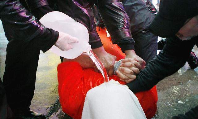 Proteste gegen Waterboarding