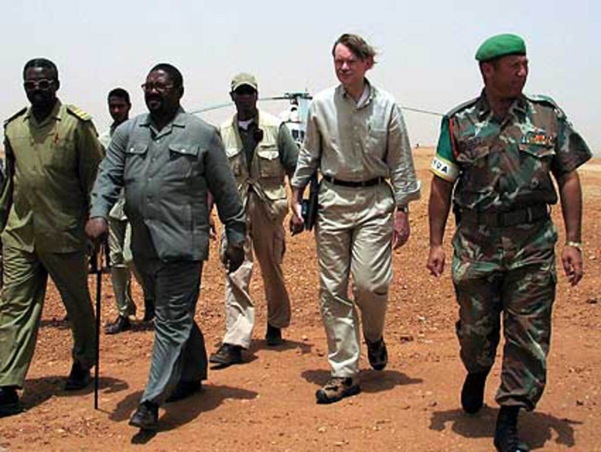 Zoellick war unter anderem Vermittler der US-Regierung bei den Gesprächen zur Beendigung der Krise im Sudan und auch Chefdiplomat in Verhandlungen mit China.Im Bild: Zoellick in der Krisen-Region Dafur.