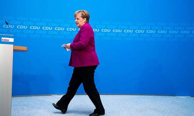 Angela Merkel rechtfertige die zweite Verhandlungsrunde zur Personalie Maaßen.