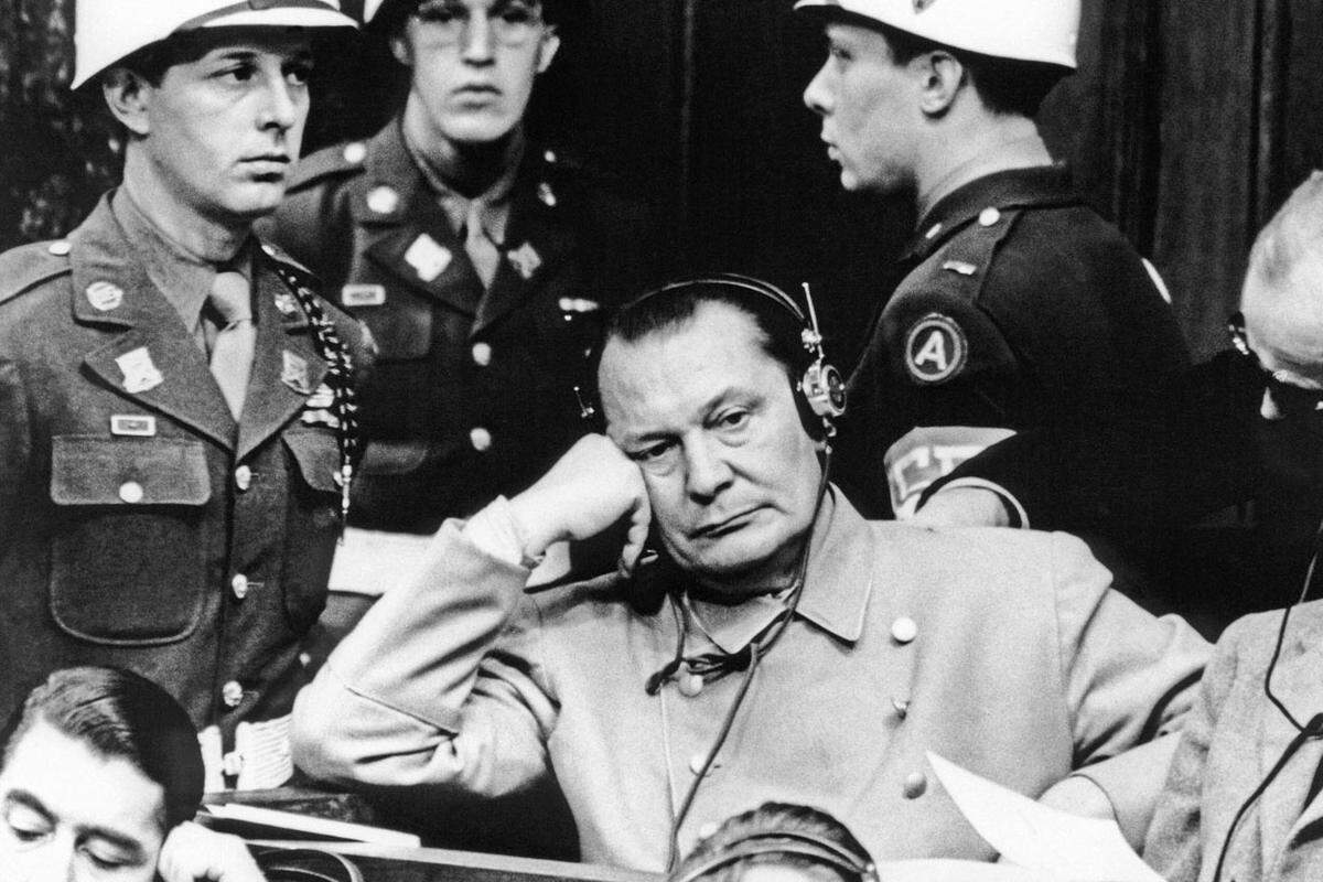 Der Reichsmarschall erklärte sich am 23. April selbst zum Nachfolger Hitlers und wurde wegen Hochverrats unter Arrest gestellt. Am 8. Mai geriet er in US-Gefangenschaft. In Nürnberg wurde er zum Tode verurteilt. Der für den 16. Oktober 1946 angesetzten Vollstreckung entzog er sich, indem er wenige Stunden zuvor eine Zyankalikapsel schluckte. Sein Leichnam wurde wie jene der Exekutierten eingeäschert und in die Isar gestreut.