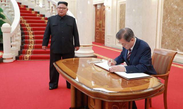Der nordkoreanische Machthaber Kim und der südkoreanische Präsident Moon Jae-in.
