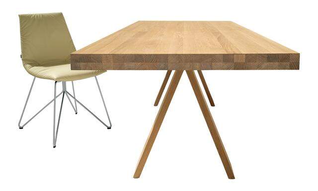 Flexibel. Der Esstisch ist ein Tisch für alles. Vor allem, wenn er ausziehbar ist. Wie „Tema“ von Team 7. 