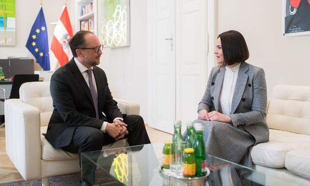 Außenminister Alexander Schallenberg bei einem Treffen mit der belarussischen Oppositionspolitikerin Swetlana Tichanowskaja