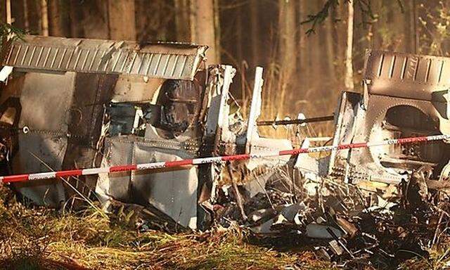 DREI TOTE BEI FLUGZEUGABSTURZ SUEDLICH VON GRAZ