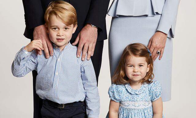 Prinzessin Charlotte neben ihren  großem Bruder Prinz George.