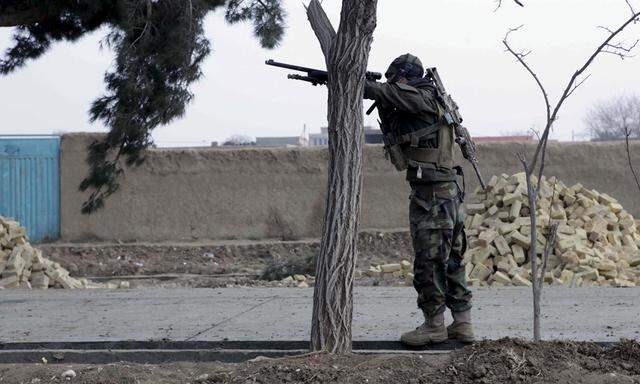 Indien hat seine Schutzmaßnahmen auf dem Luftwaffenstützpunkt Pathankot an der pakistanischen Grenze seit den Angriffen verstärkt.