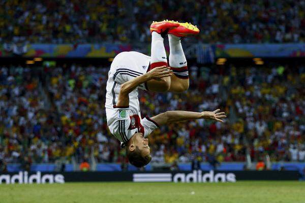 Der 36-Jährige avancierte in Brasilien zum besten WM-Torschützen der Geschichte. Klose hält vor dem Finale bei 16 Toren und ließ den Brasilianer Ronaldo (15) hinter sich.