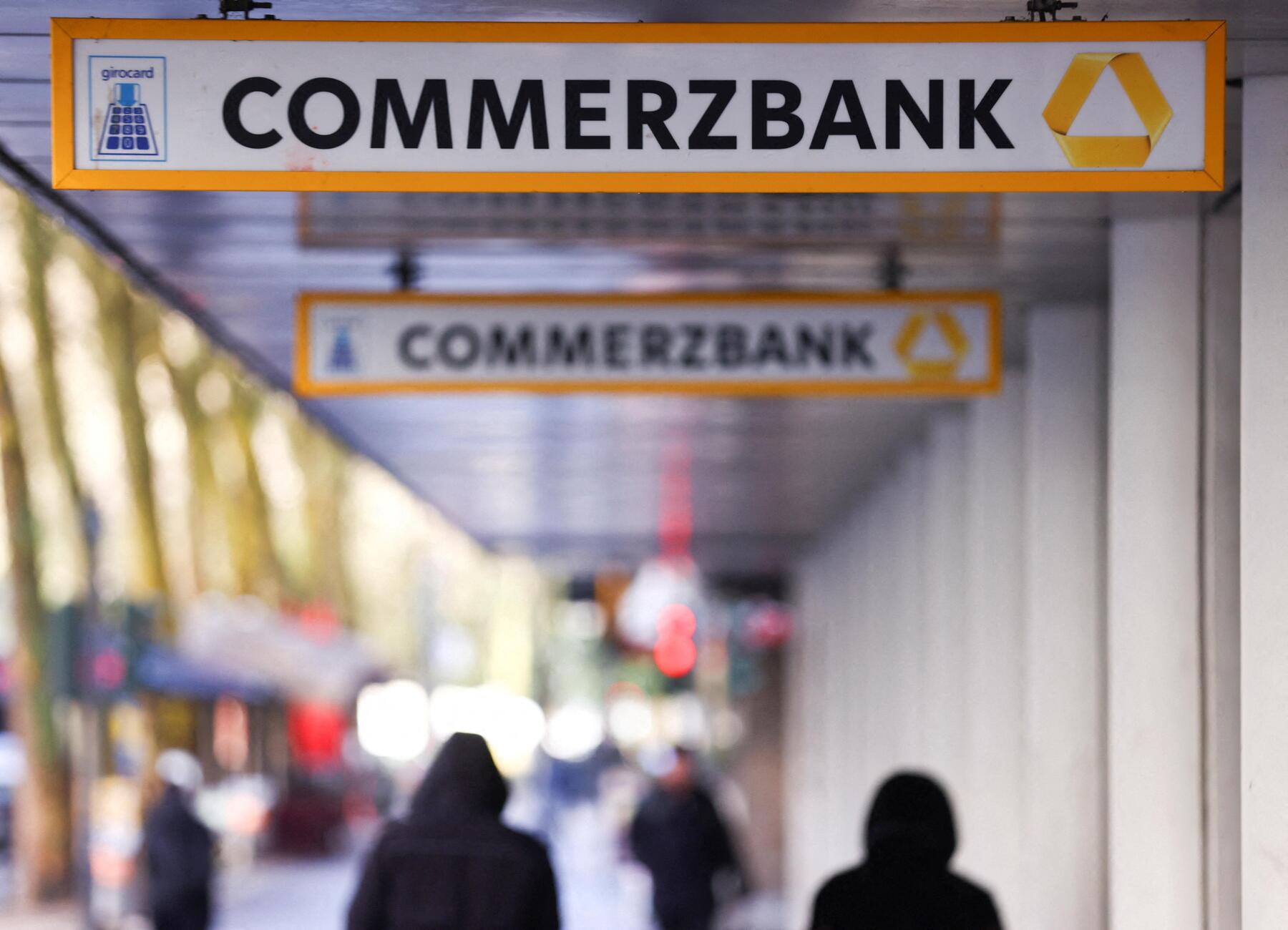 Unicredit baut Commerzbank-Anteil weiter aus