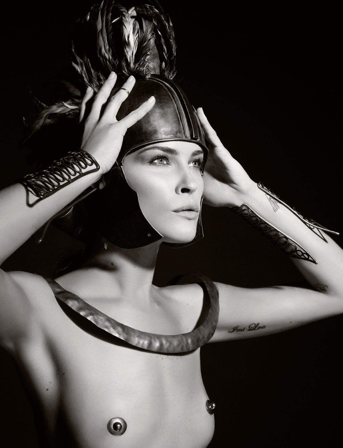 Model Erin Wasson wurde 2011 von Karl Lagerfeld fotografiert.