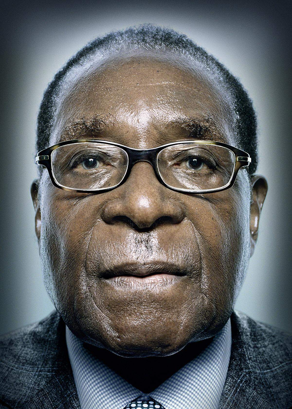 Robert Mugabe Präsident und Diktator von Simbabwe, im Amt seit Dezember 1987. Er war einst Hoffnungsgesalt und Freiheitskäpfer, doch inzwischen prägen Korruption, Gewalt und Menschenrechtsverletzungen den Staat. (c) Platon