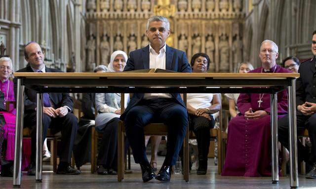 Sadiq Khan bei der Angelobung in der Southwark-Kathedrale in London.