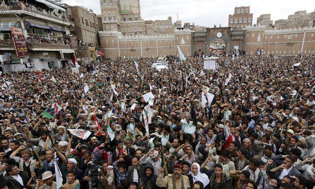 Followers of the Shi'ite Muslim rebel al-Houthi group rally against air strikes in Sanaa