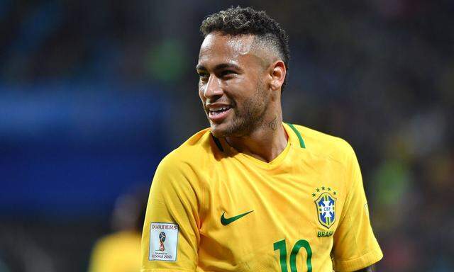 Die Pariser haben mit der Verpflichtung von Barcelona-Superstar Neymar um 222 Millionen Euro alle bisherigen Transfers in den Schatten gestellt. 